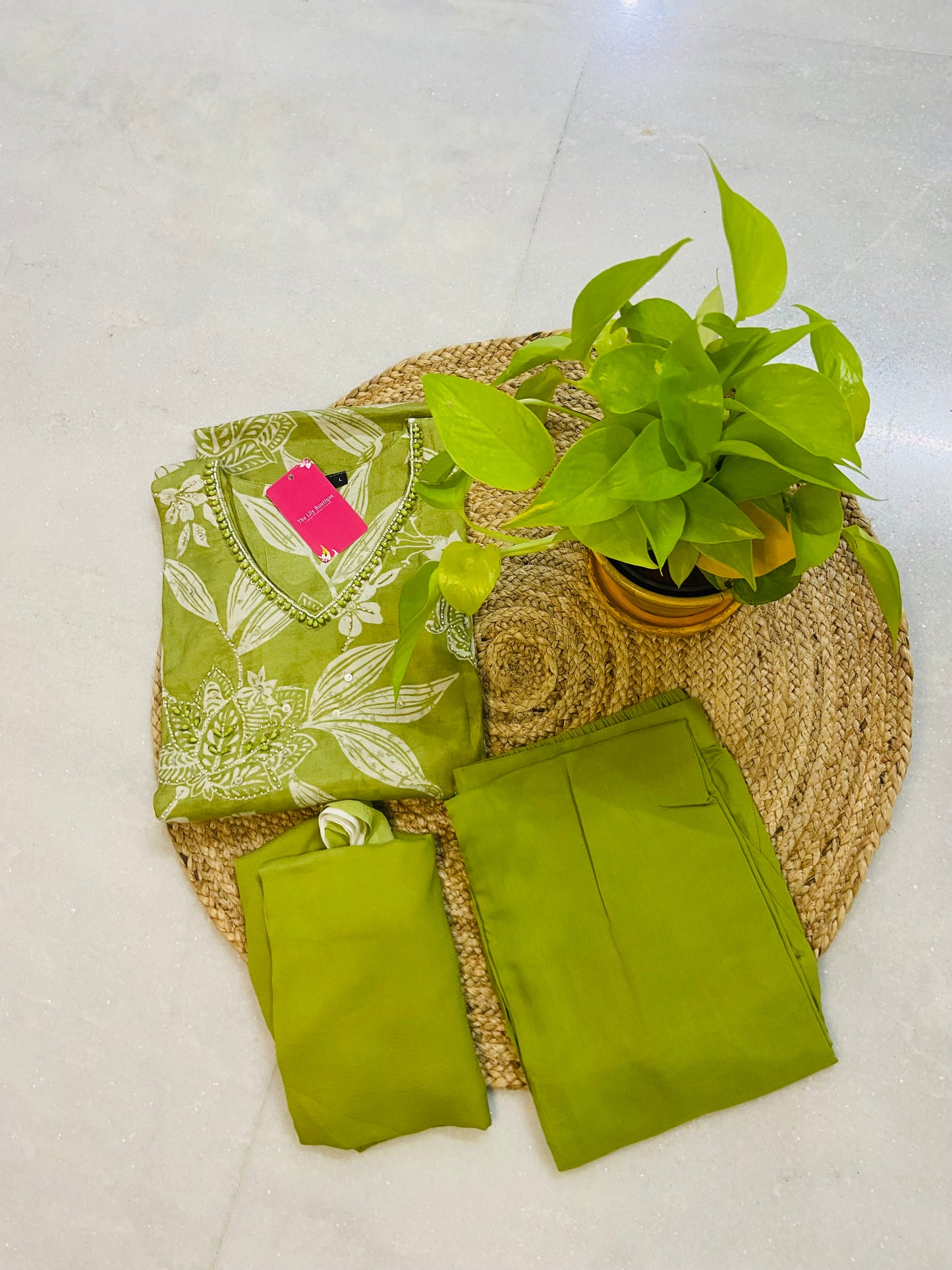 LB0034-Green Coloured Muslin Salwar Suit Set with Chiffon Dupatta and Straight cut pants