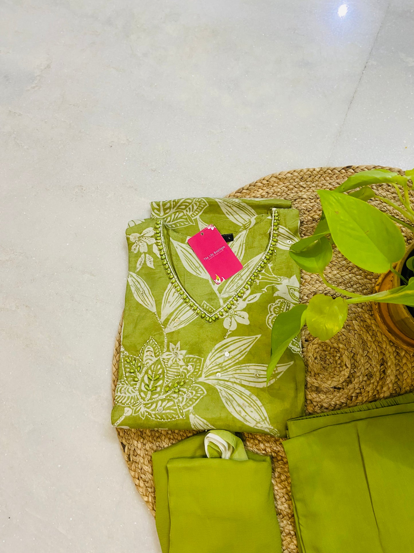 LB0034-Green Coloured Muslin Salwar Suit Set with Chiffon Dupatta and Straight cut pants