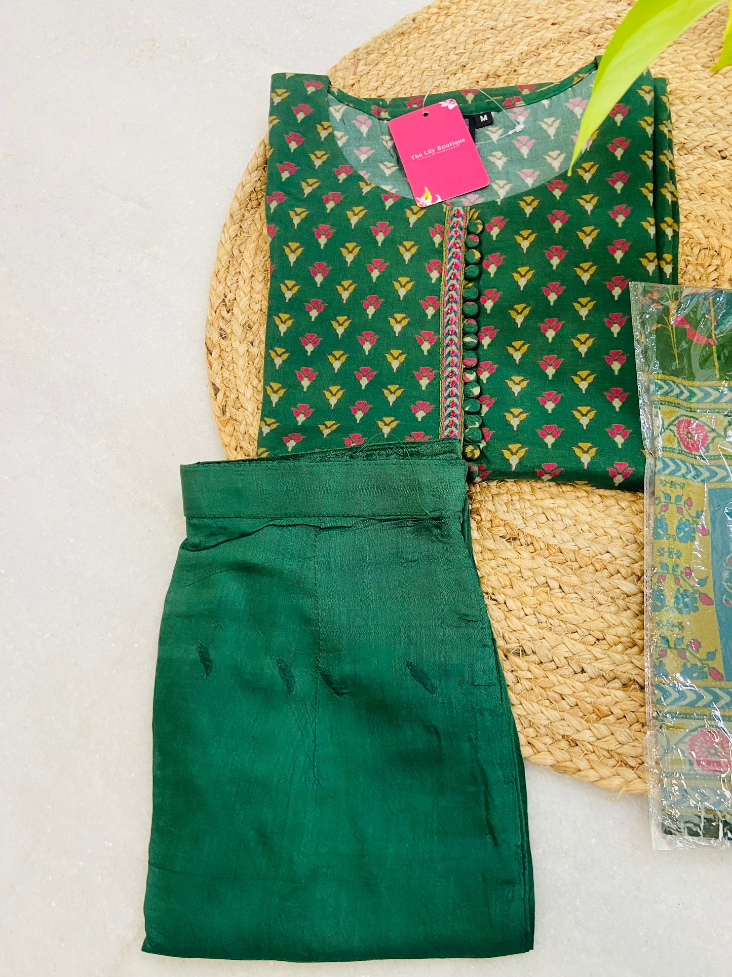 LB0006-Green coloured Muslin Salwar with Straight cut pant and Muslin Dupatta