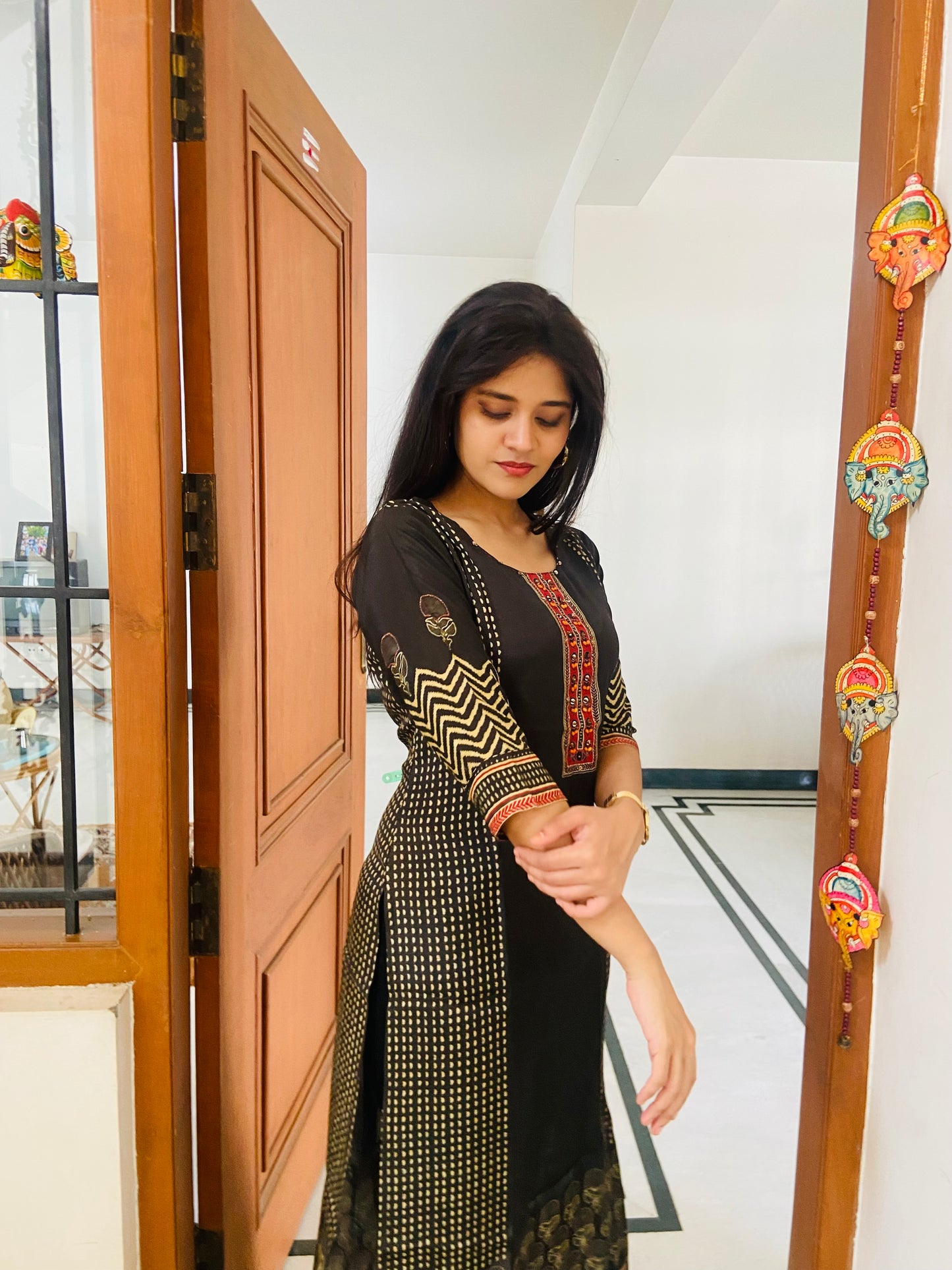 LB0018-Black Kurtha