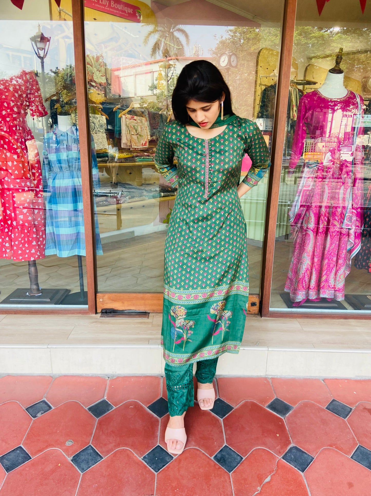 LB0006-Green coloured Muslin Salwar with Straight cut pant and Muslin Dupatta