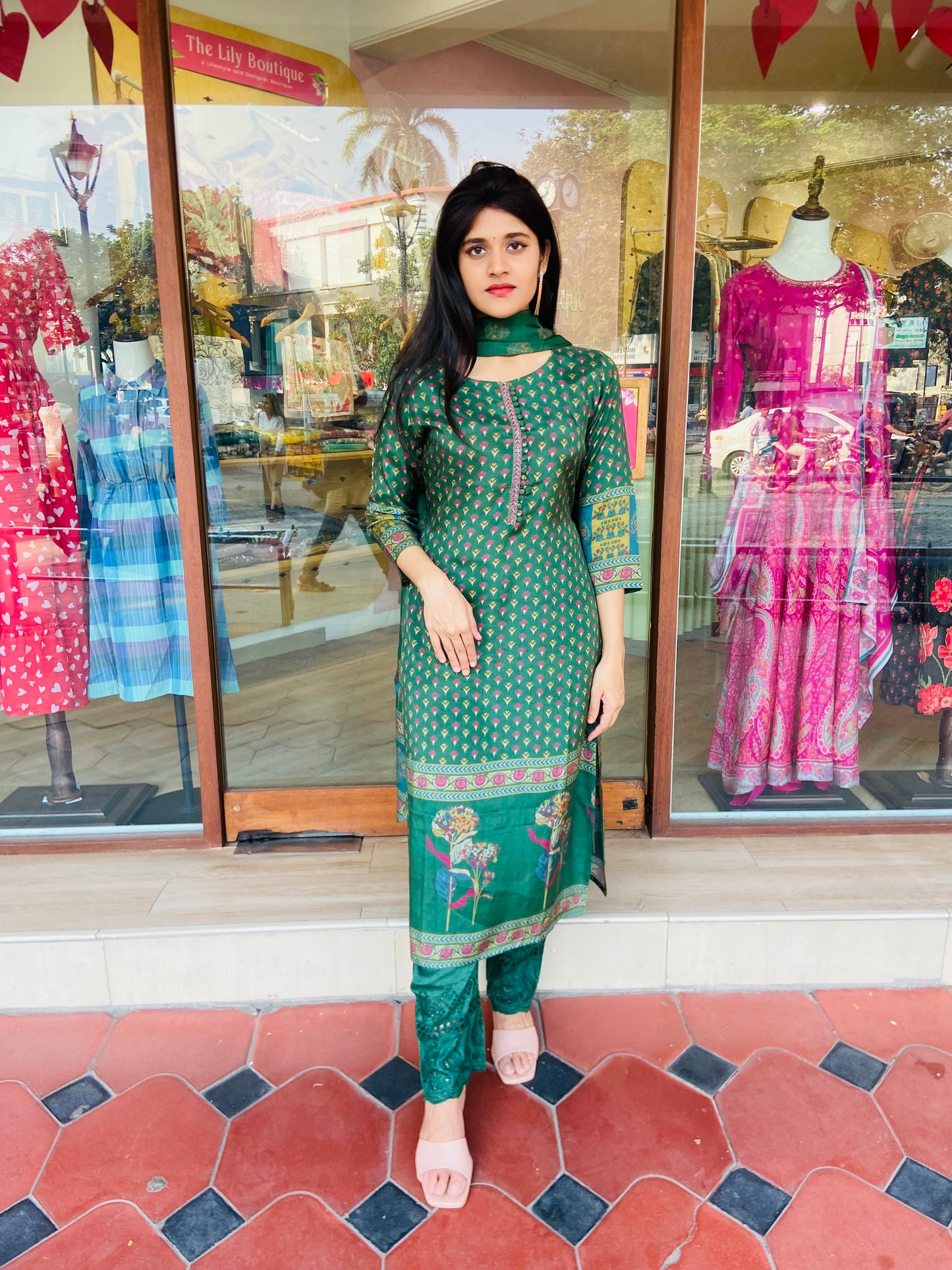 LB0006-Green coloured Muslin Salwar with Straight cut pant and Muslin Dupatta