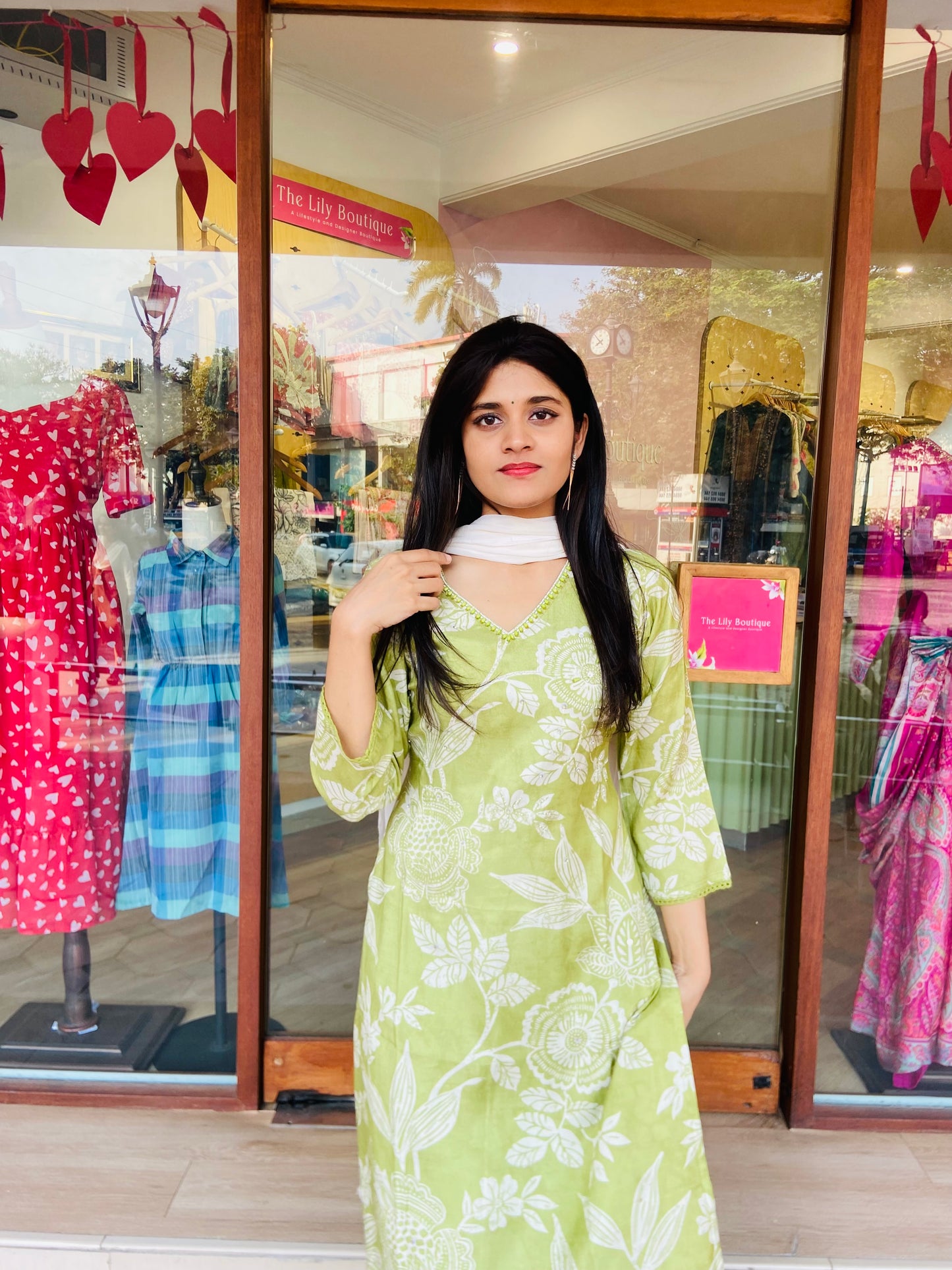 LB0034-Green Coloured Muslin Salwar Suit Set with Chiffon Dupatta and Straight cut pants