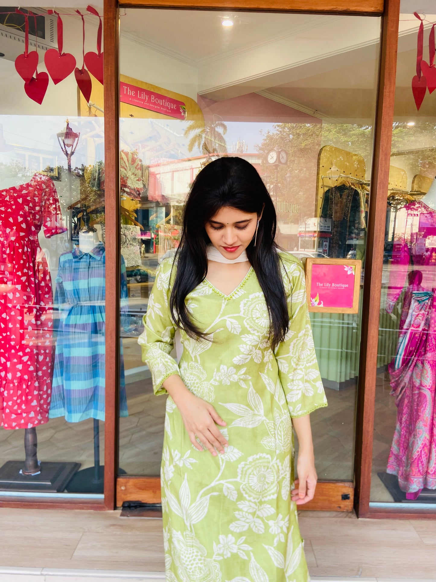 LB0034-Green Coloured Muslin Salwar Suit Set with Chiffon Dupatta and Straight cut pants
