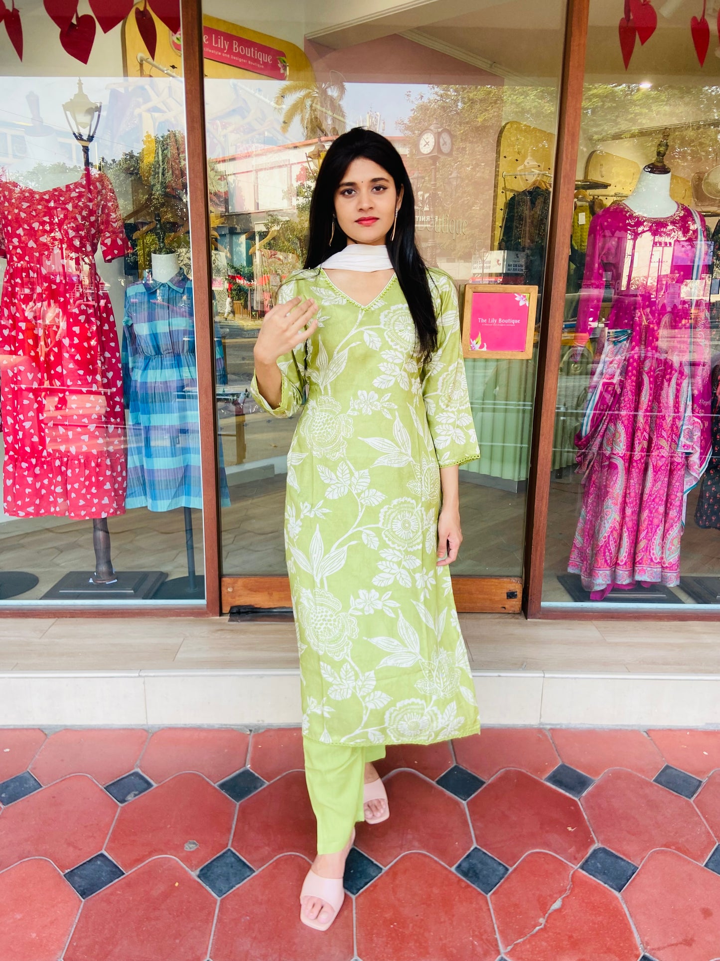 LB0034-Green Coloured Muslin Salwar Suit Set with Chiffon Dupatta and Straight cut pants