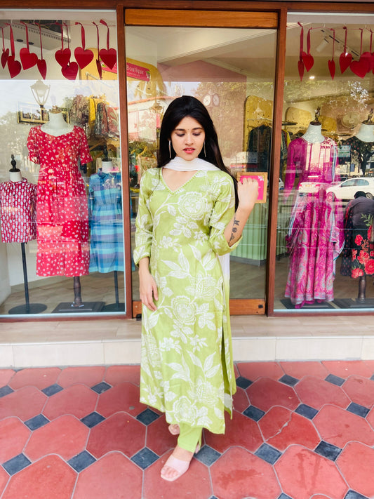 LB0034-Green Coloured Muslin Salwar Suit Set with Chiffon Dupatta and Straight cut pants