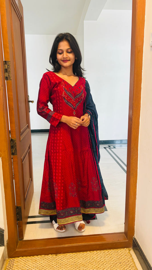 LB0264-II and LB0265-II Red Coloured Muslin Silk Fabric Salwar Suit Set